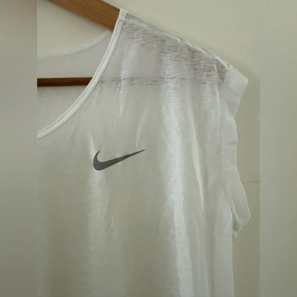 Nike Dri-fit Cool Short Heathered Sheer Short Sleeve, size large. - Picture 5 of 7
